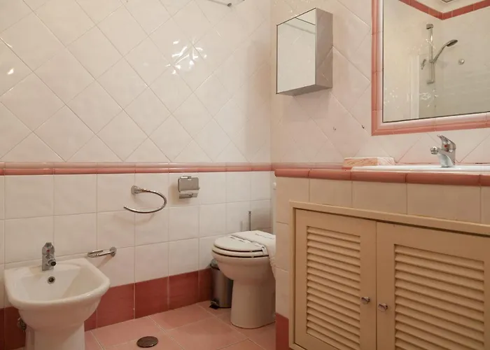 Flh Wooden Spacious * كاسكايس