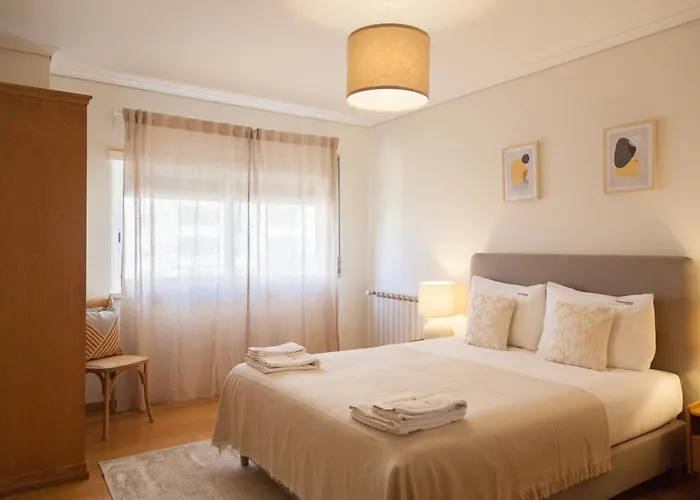 Flh Wooden Spacious * كاسكايس