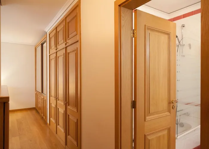 Flh Wooden Spacious * كاسكايس