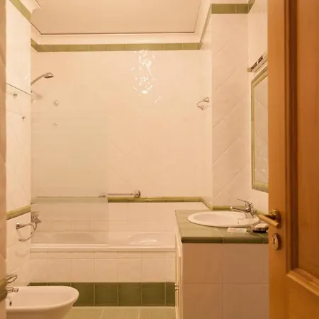 Flh Wooden Spacious דירה *